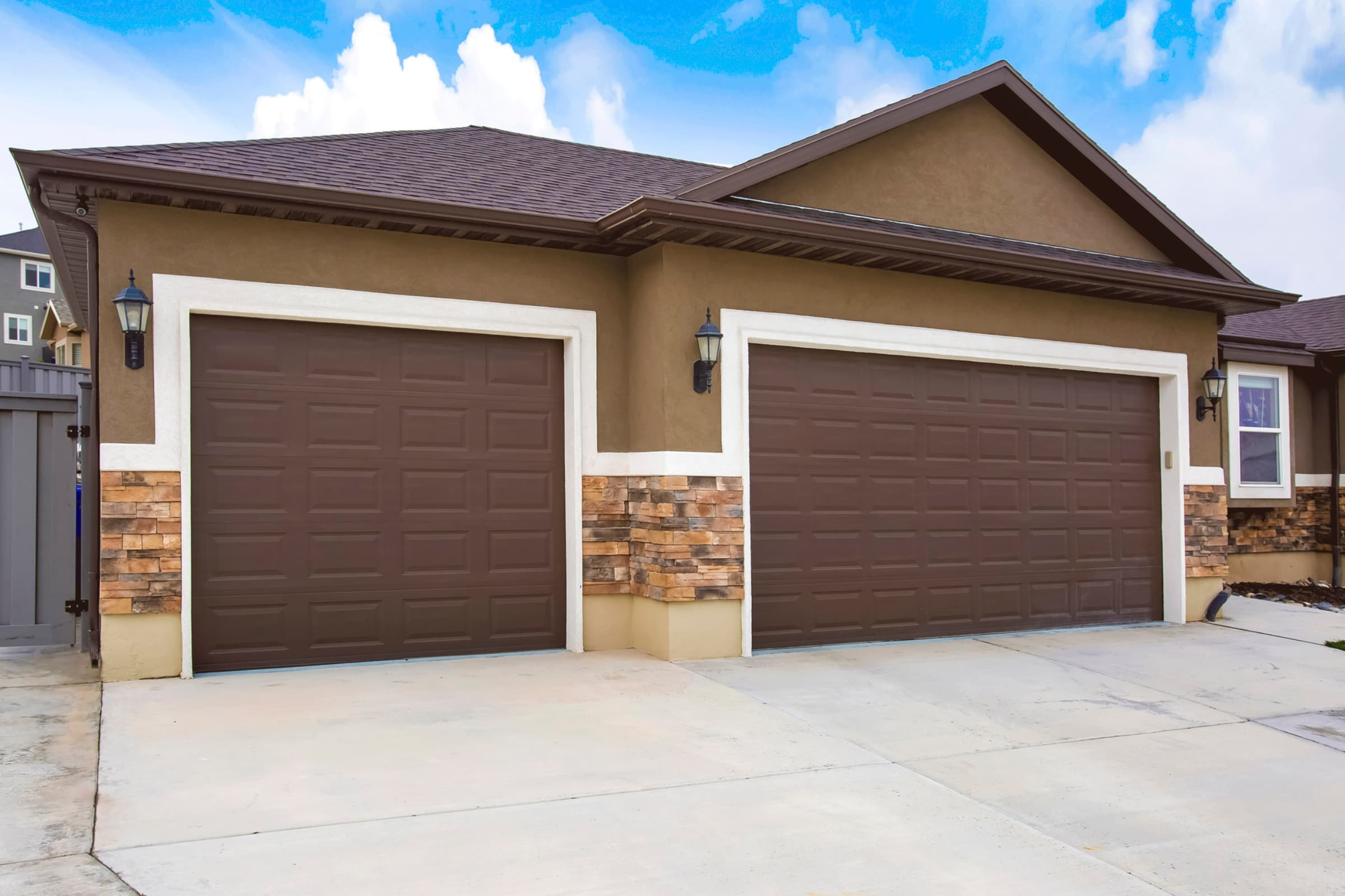 Ролетни гаражни врати: Максимална сигурност и интелигентни функции